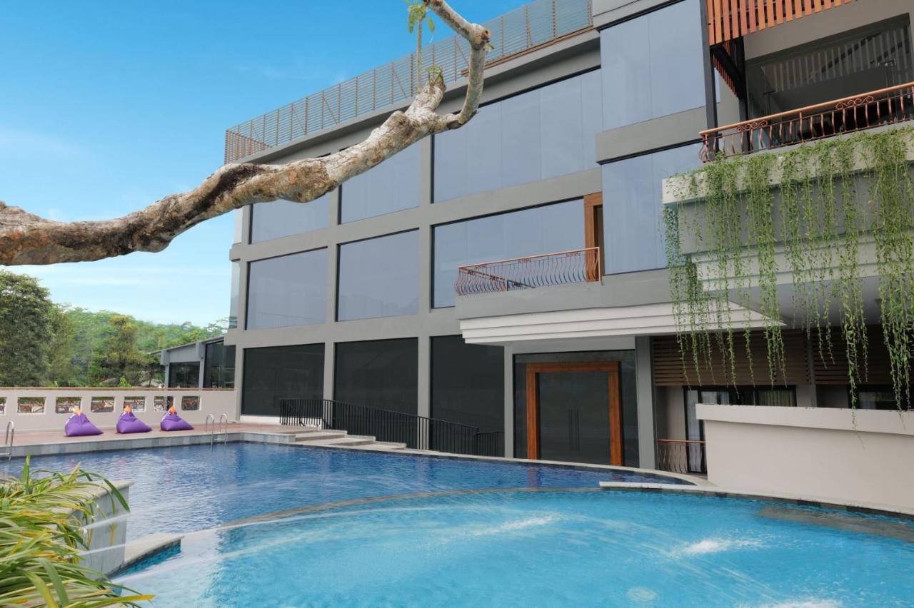 Fox Harris Hotel & Convention Banjarnegara Exterior foto